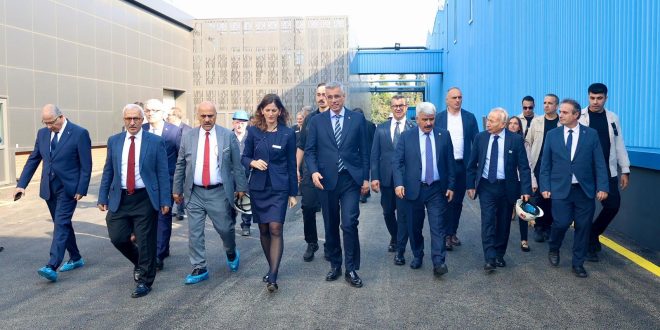 Sağlık Bakanı Memişoğlu, Atabay’ın Üretim Tesisini Ziyaret Etti